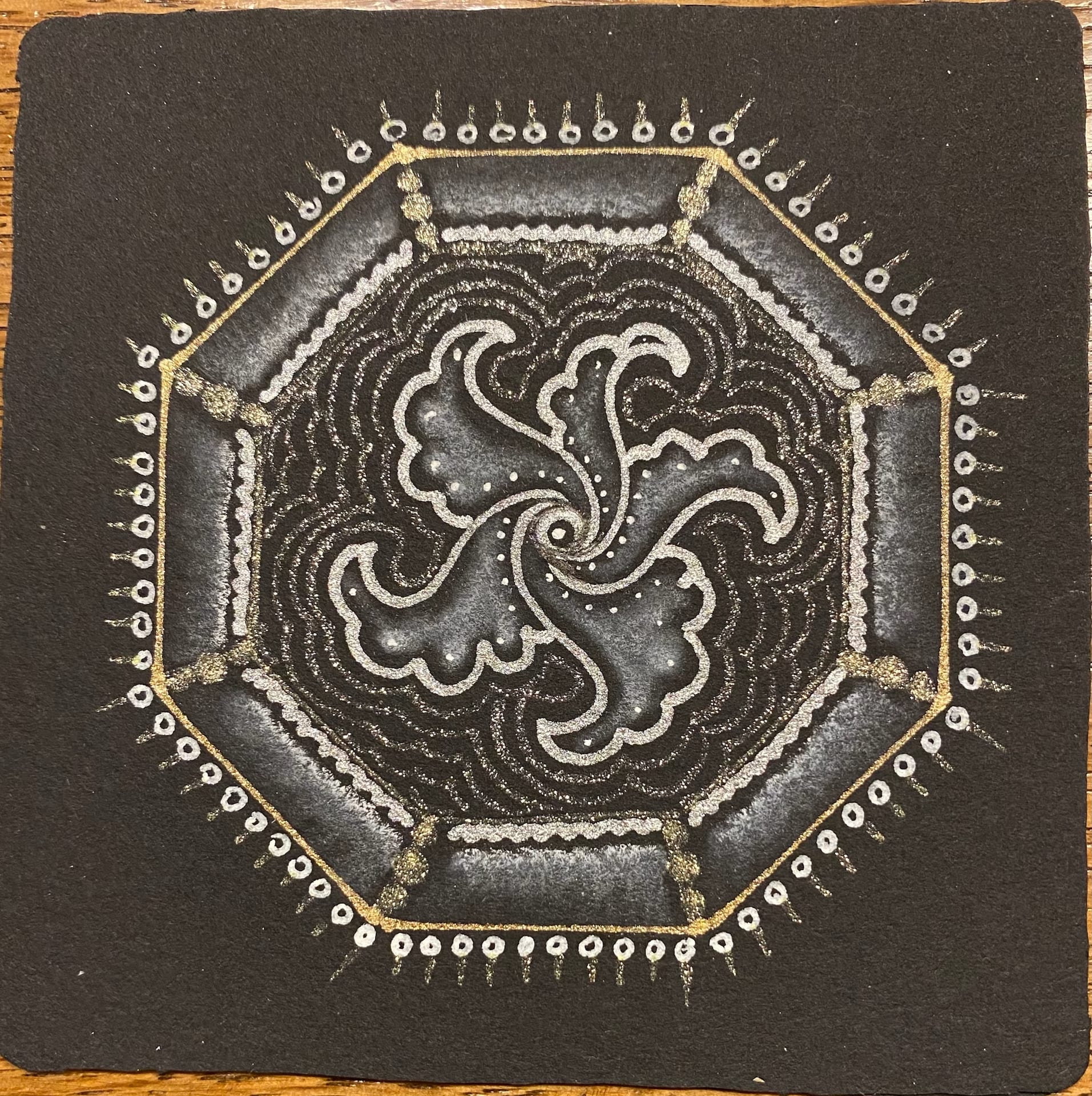 Silver Beam, Black-Tile, 9x9 cm
